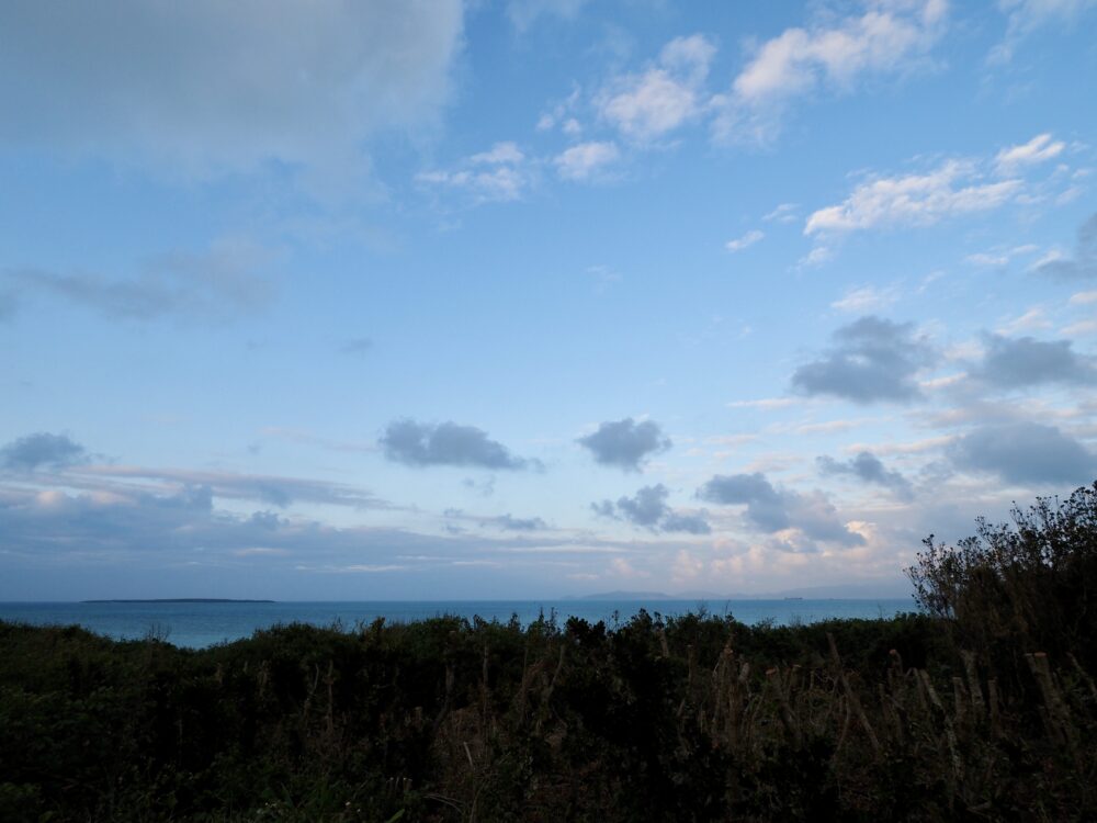 冬の星野リゾート・リゾナーレ小浜島から見た小浜島の2月の風景