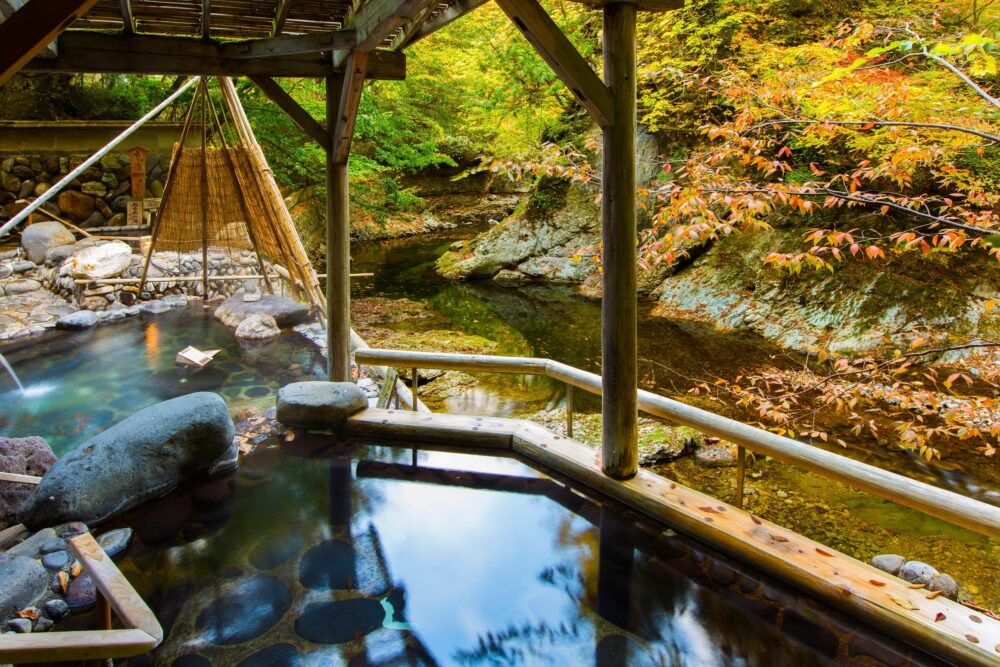 10月11月のカップル紅葉旅におすすめ!絶景の温泉旅館10選|北海道・関東甲信エリア