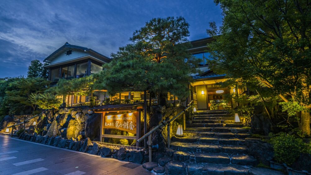 【京都】混雑を避けて紅葉を楽しむ|ライトアップ鑑賞におすすめな穴場ホテル5選