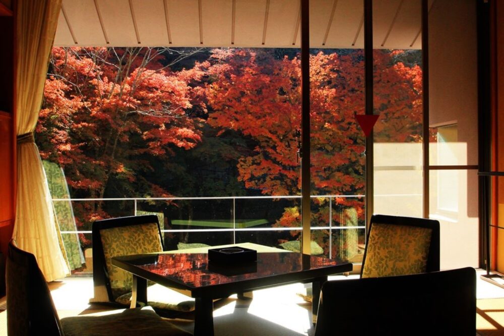 10月11月のカップル紅葉旅におすすめ!絶景の温泉旅館10選|北海道・関東甲信エリア