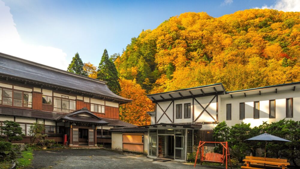 10月11月のカップル紅葉旅におすすめ!絶景の温泉旅館10選|北海道・関東甲信エリア