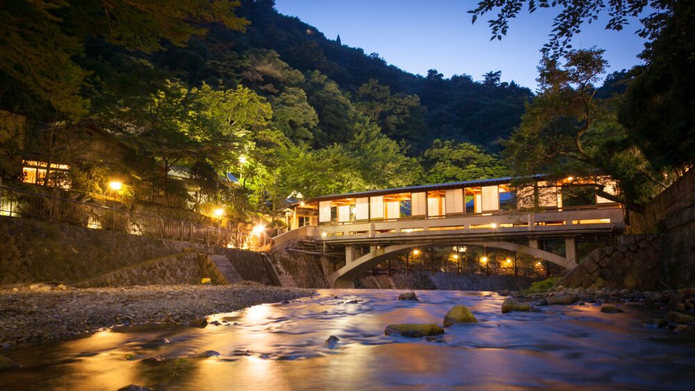 【2025年最新】有馬温泉の紅葉時期・見頃＆紅葉スポット近くの絶景宿7選