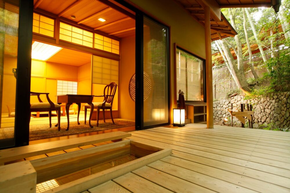 【2025年最新】有馬温泉の紅葉時期・見頃＆紅葉スポット近くの絶景宿7選